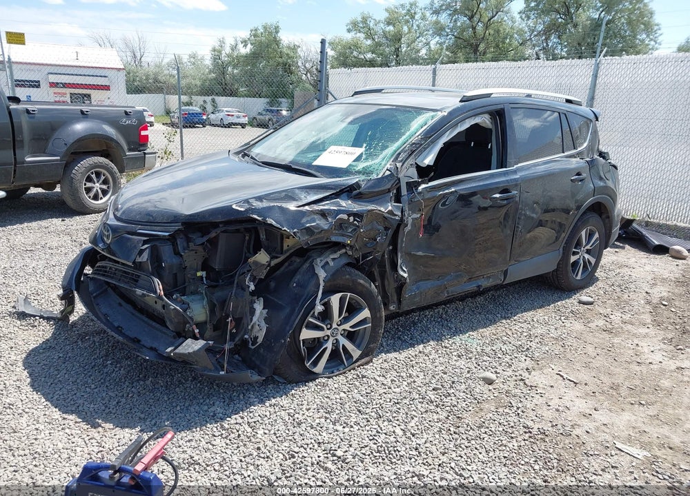 2018 TOYOTA RAV4 XLE VIN: 2T3RFREV5JW768326