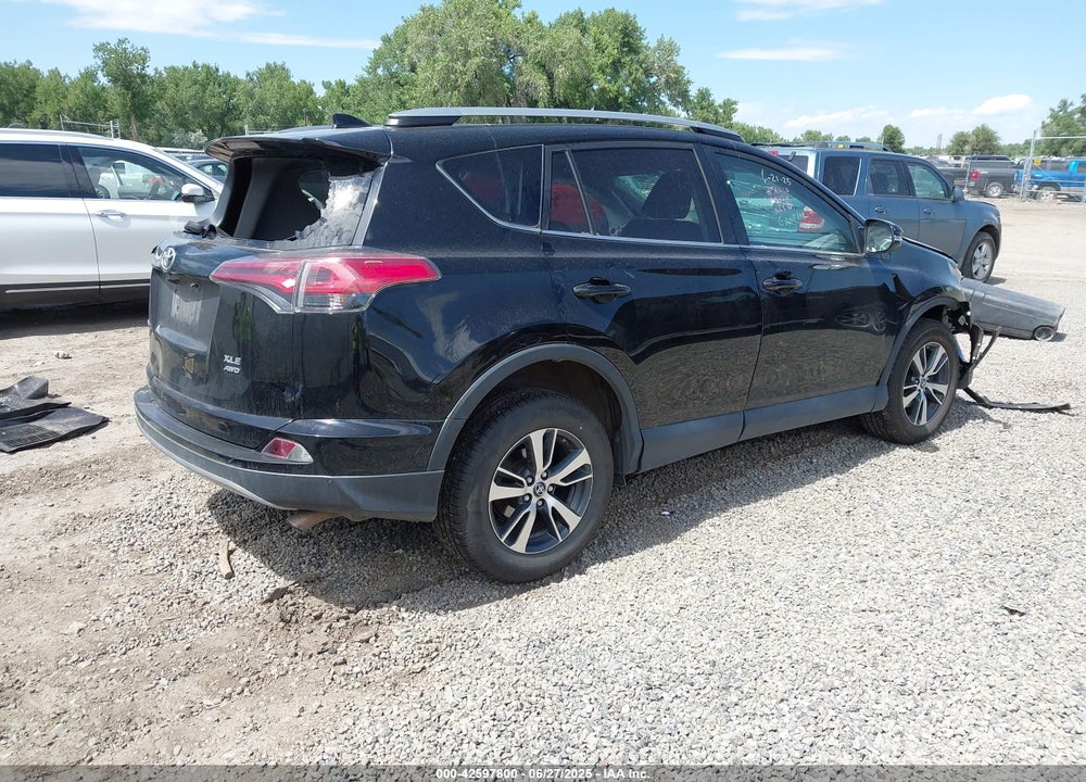 2018 TOYOTA RAV4 XLE VIN: 2T3RFREV5JW768326