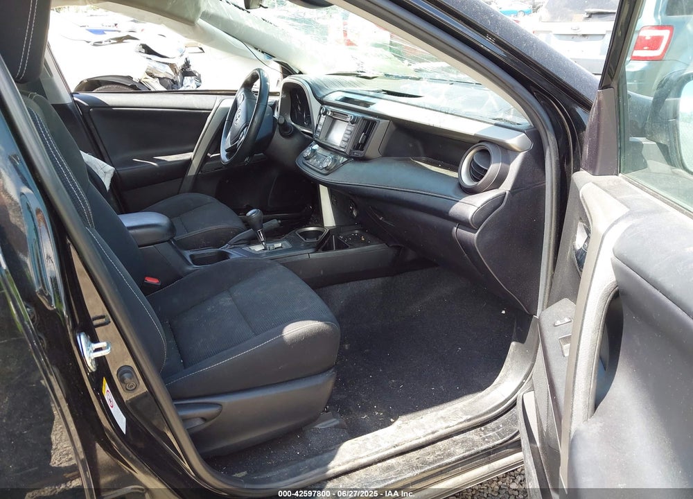 2018 TOYOTA RAV4 XLE VIN: 2T3RFREV5JW768326