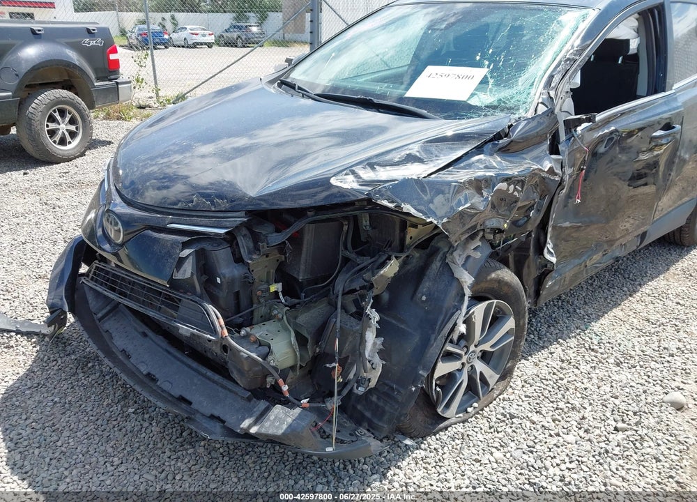 2018 TOYOTA RAV4 XLE VIN: 2T3RFREV5JW768326