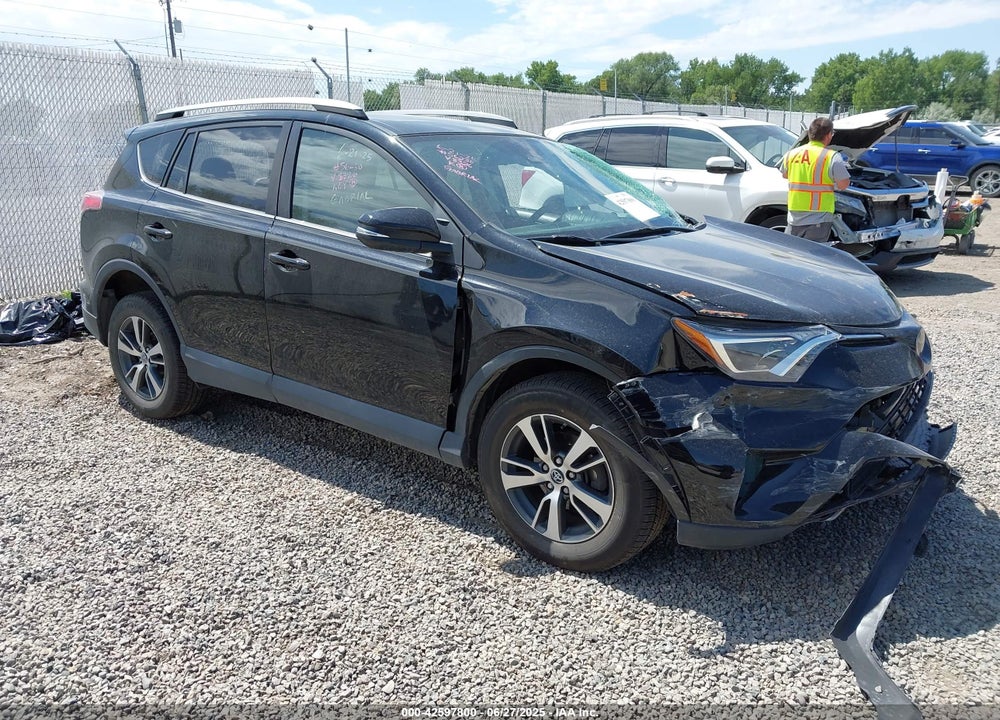 2018 TOYOTA RAV4 XLE VIN: 2T3RFREV5JW768326