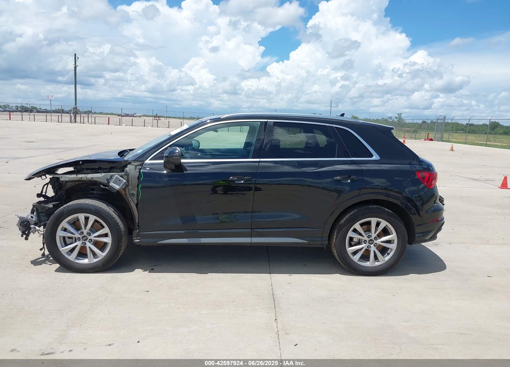 2024 AUDI Q3 VIN: WA1DECF35R1047077