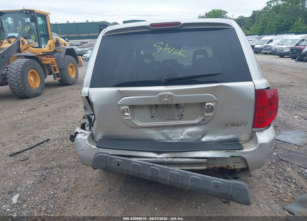 2005 HONDA PILOT VIN: 5FNYF18505B002203