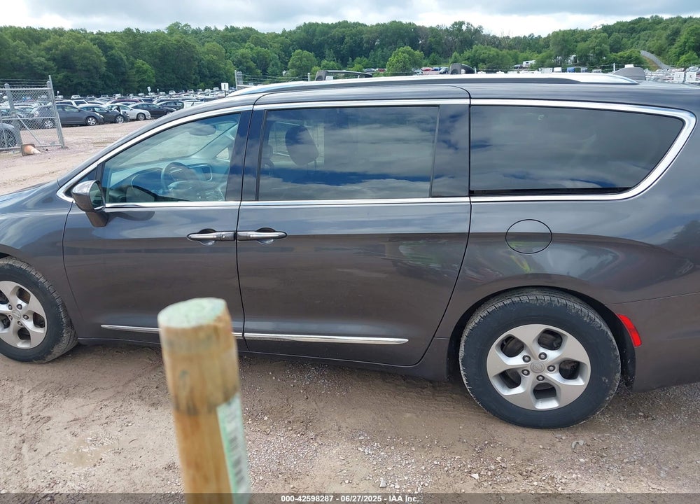 2017 CHRYSLER PACIFICA TOURING L PLUS VIN: 2C4RC1EG4HR511058