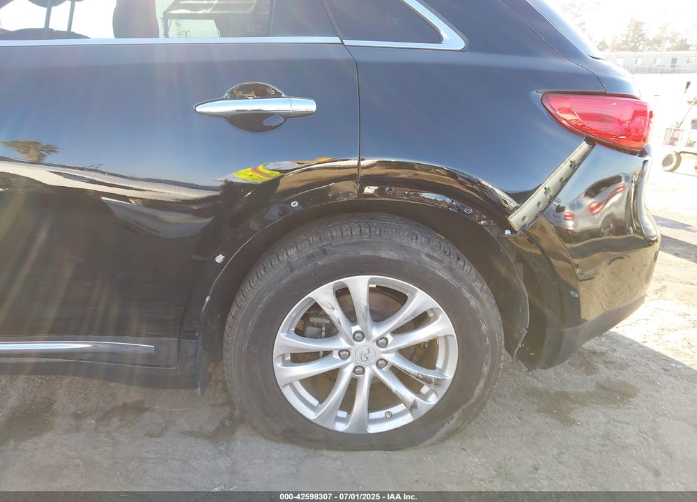 2015 INFINITI QX70 VIN: JN8CS1MUXFM381615