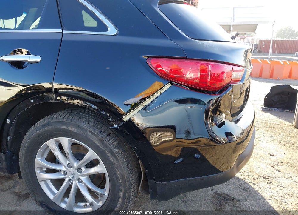 2015 INFINITI QX70 VIN: JN8CS1MUXFM381615