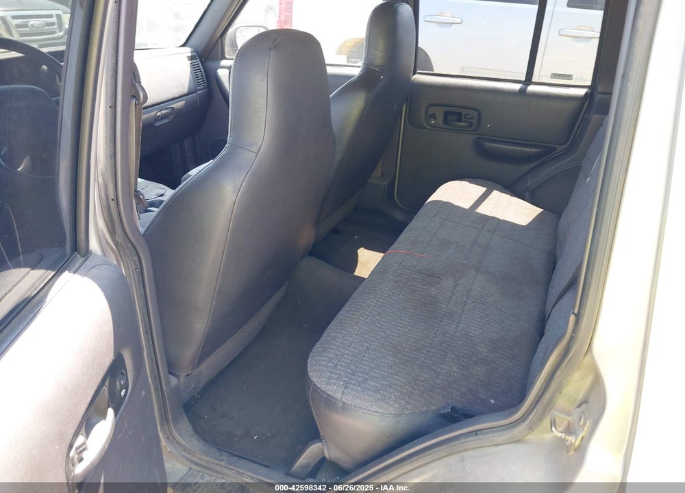 2000 JEEP CHEROKEE SPORT VIN: 1J4FT48SXYL236142