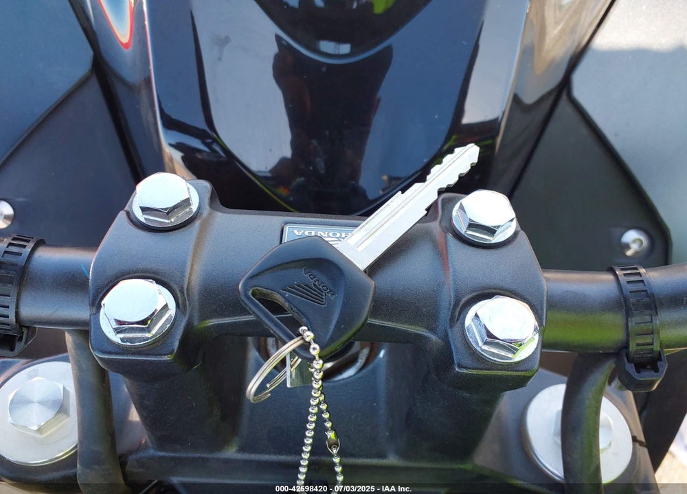 2016 HONDA CB300 F VIN: MLHNC5215G5200365