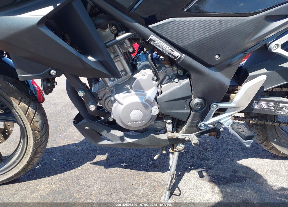 2016 HONDA CB300 F VIN: MLHNC5215G5200365