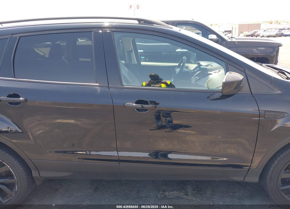 2017 FORD ESCAPE VIN: 1FMCU9GD4HUA98304