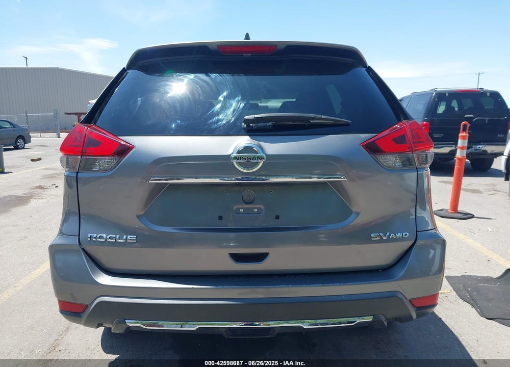 2017 NISSAN ROGUE VIN: KNMAT2MV1HP584912