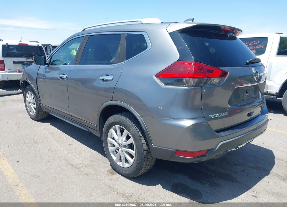 2017 NISSAN ROGUE VIN: KNMAT2MV1HP584912