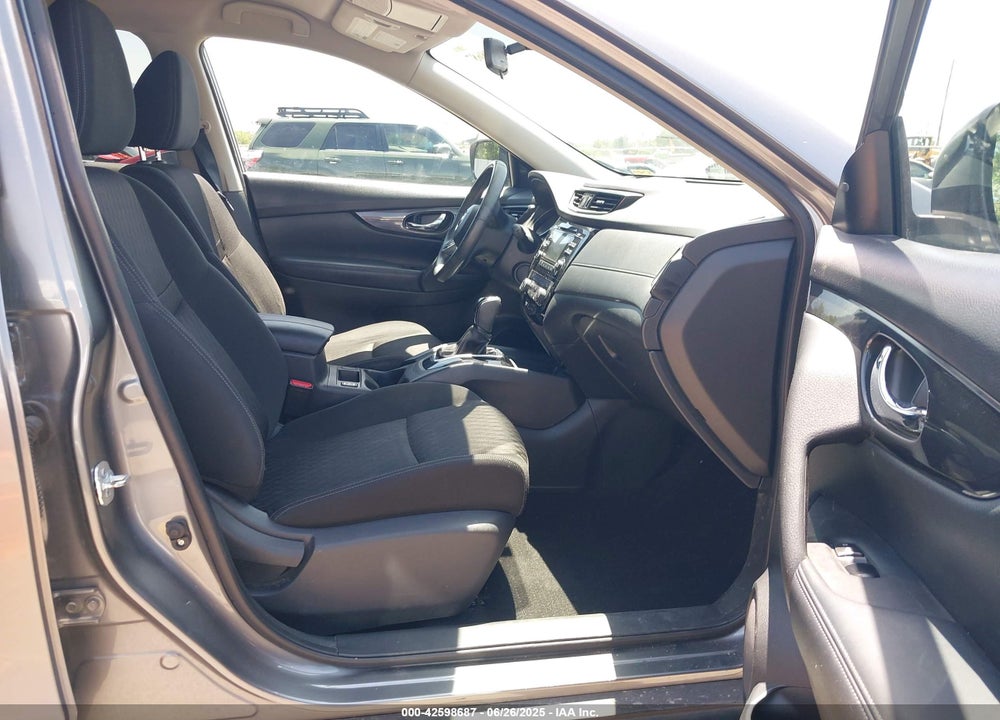 2017 NISSAN ROGUE VIN: KNMAT2MV1HP584912