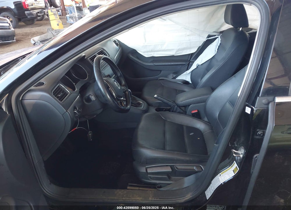 2015 VOLKSWAGEN JETTA VIN: 3VWD17AJ0FM238335