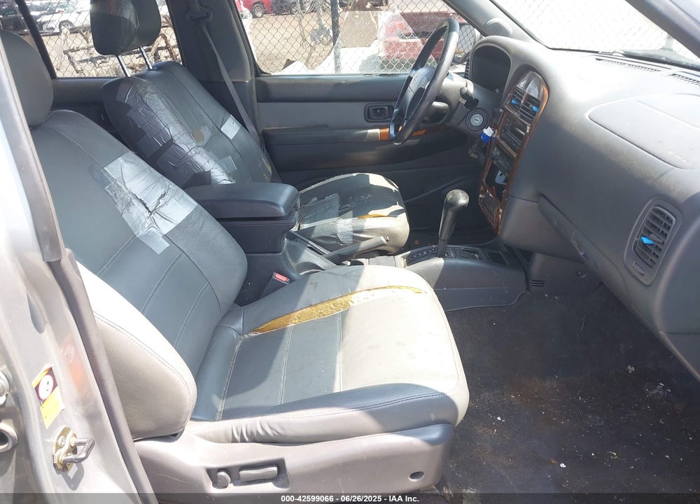 2000 NISSAN PATHFINDER VIN: JN8AR07S1YW440193
