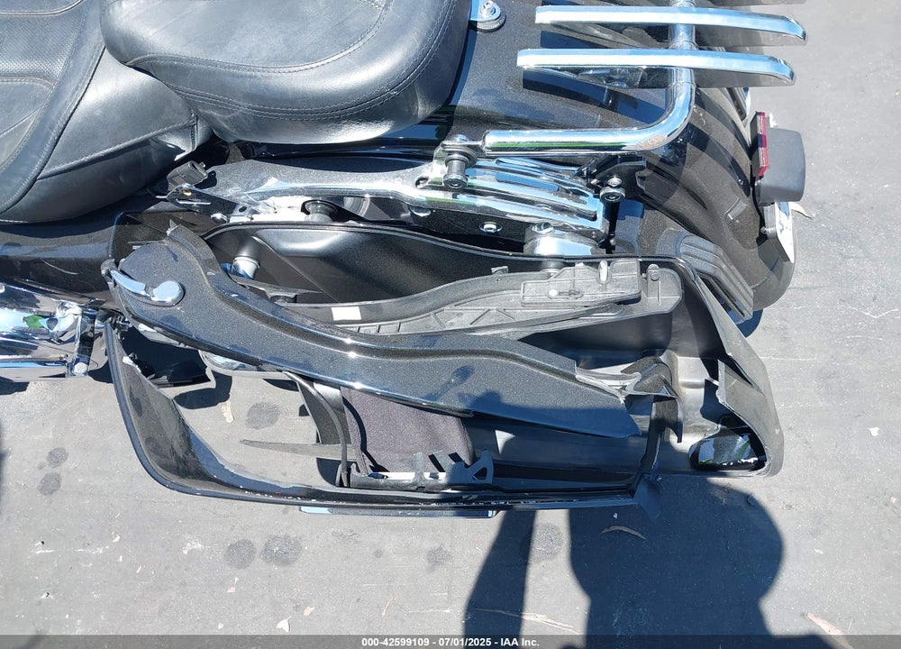 2017 HARLEY-DAVIDSON FLHR ROAD KING VIN: 1HD1FBC16HB688071