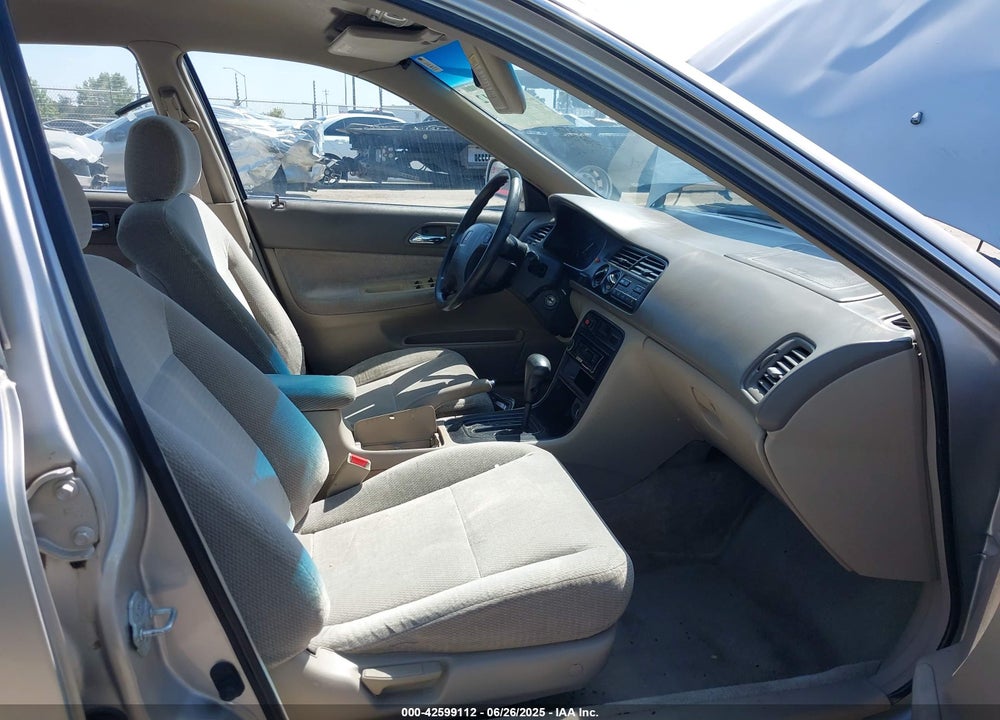 1997 HONDA ACCORD LX VIN: 1HGCD5635VA207079