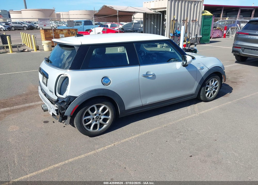 2015 MINI HARDTOP COOPER S VIN: WMWXP7C51F2A42183