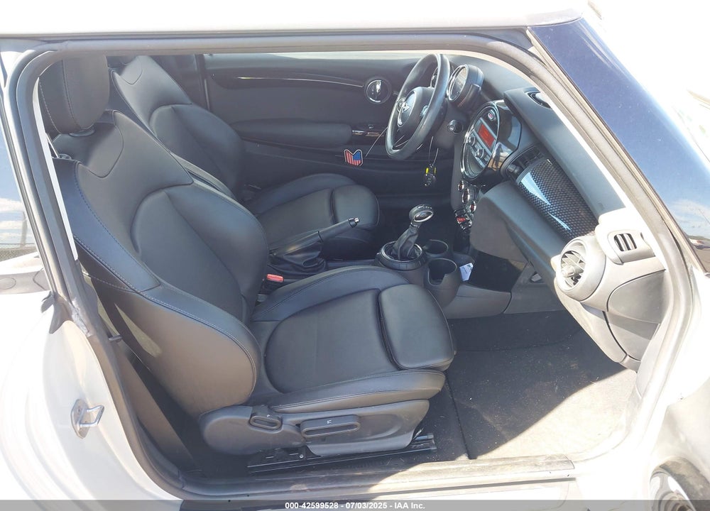 2015 MINI HARDTOP COOPER S VIN: WMWXP7C51F2A42183
