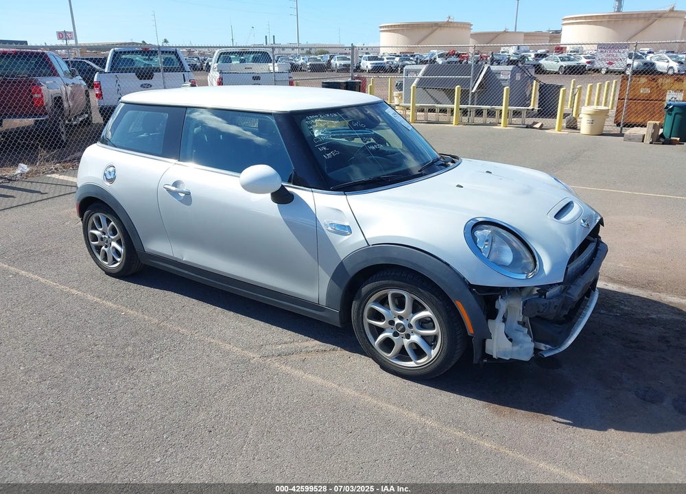 2015 MINI HARDTOP COOPER S VIN: WMWXP7C51F2A42183