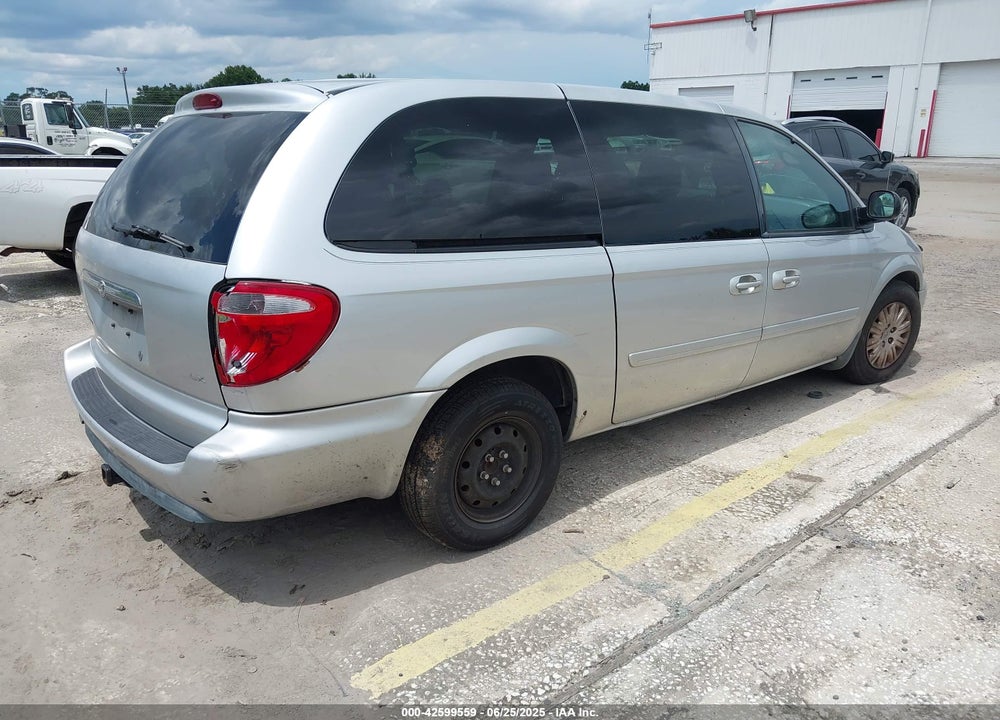 2005 CHRYSLER TOWN & COUNTRY LX VIN: 2C4GP44R25R124424