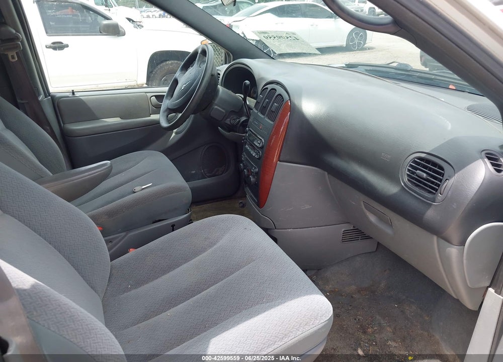 2005 CHRYSLER TOWN & COUNTRY LX VIN: 2C4GP44R25R124424