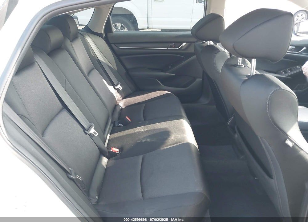 2022 HONDA ACCORD VIN: 1HGCV1F11NA070985