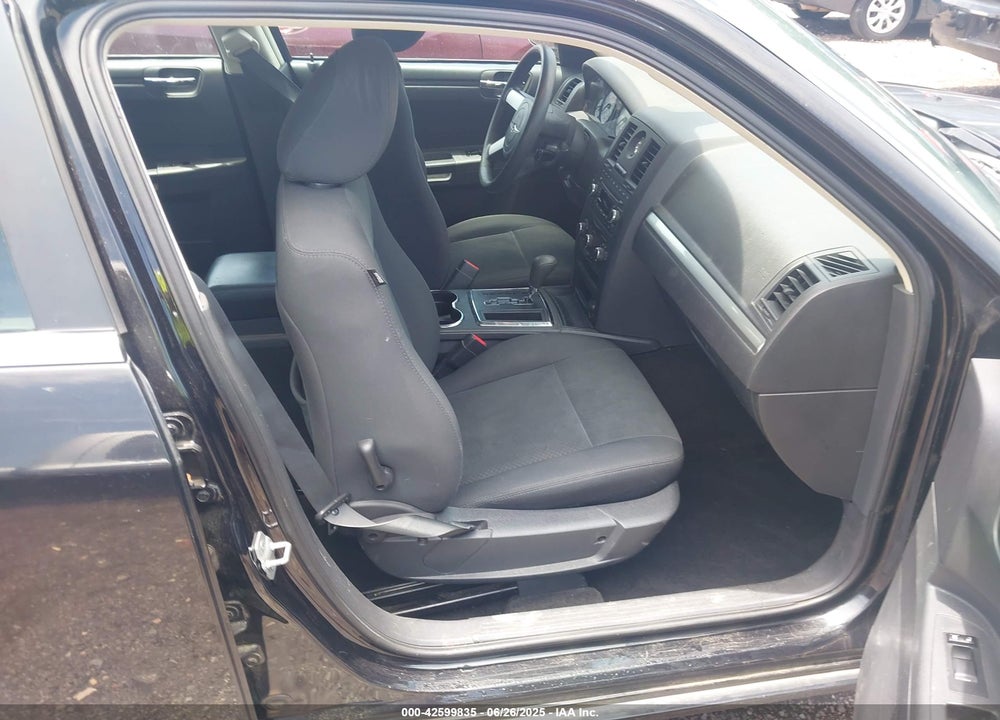 2008 CHRYSLER 300 VIN: 2C3LA43R48H160535