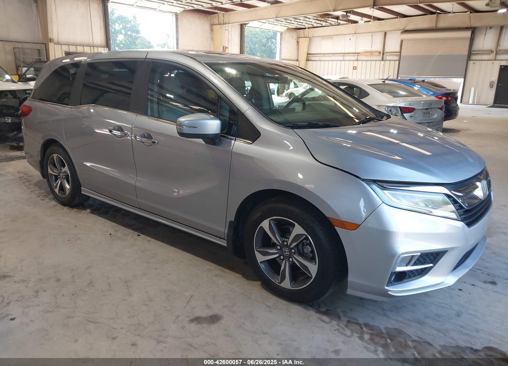 2018 HONDA ODYSSEY TOURING VIN: 5FNRL6H88JB069100