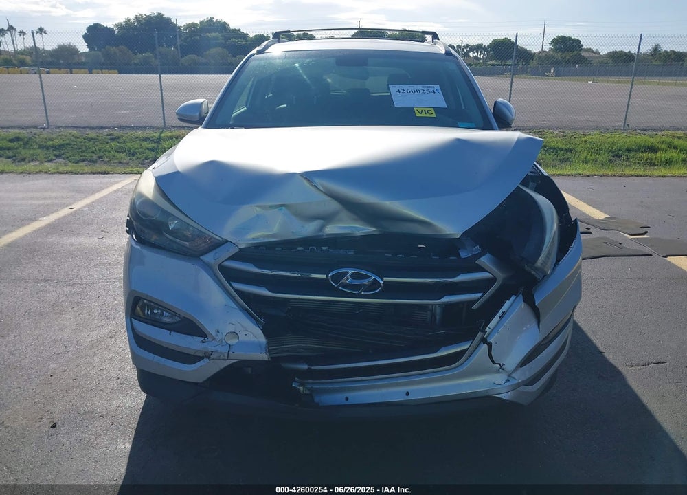 2018 HYUNDAI TUCSON VIN: KM8J33A44JU631922