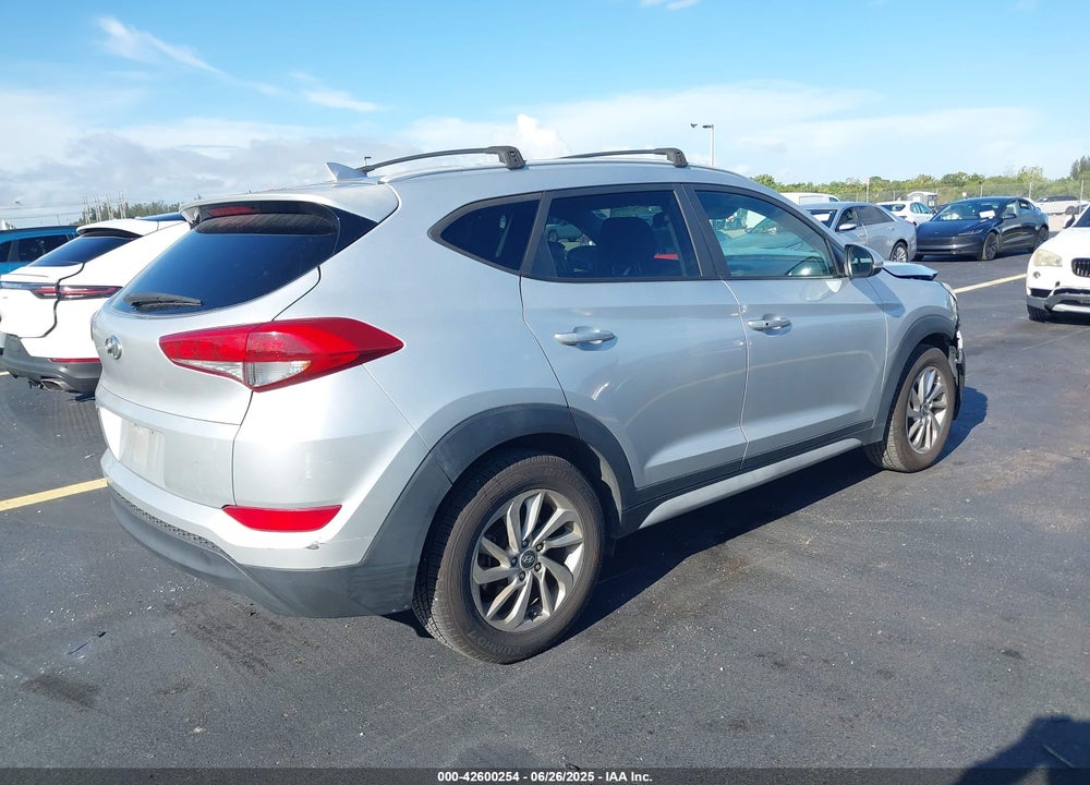 2018 HYUNDAI TUCSON VIN: KM8J33A44JU631922