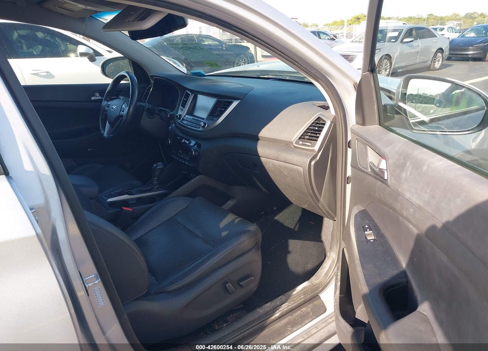 2018 HYUNDAI TUCSON VIN: KM8J33A44JU631922