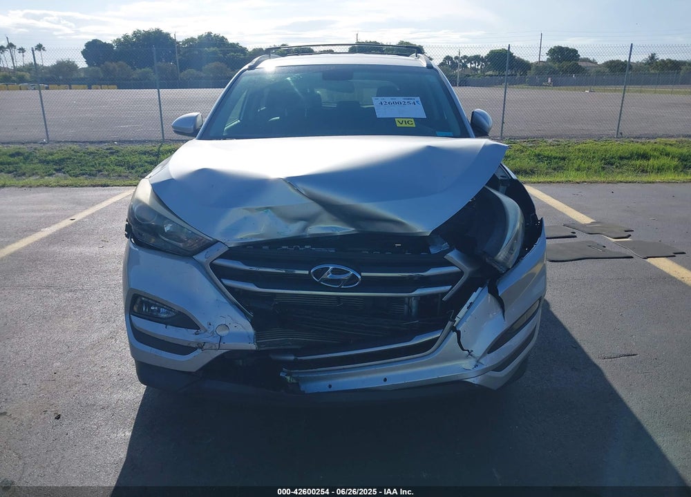 2018 HYUNDAI TUCSON VIN: KM8J33A44JU631922