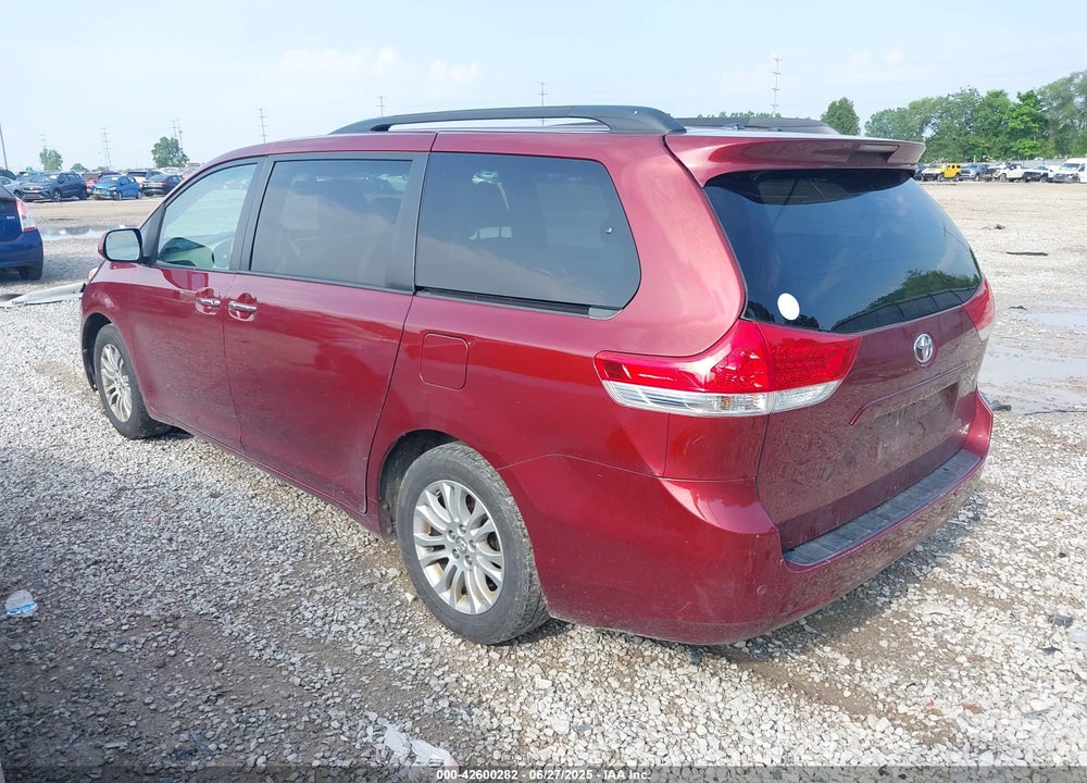 2014 TOYOTA SIENNA VIN: 5TDYK3DC1ES465975