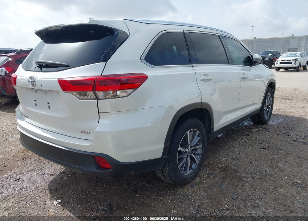 2019 TOYOTA HIGHLANDER VIN: 5TDKZRFH0KS557636