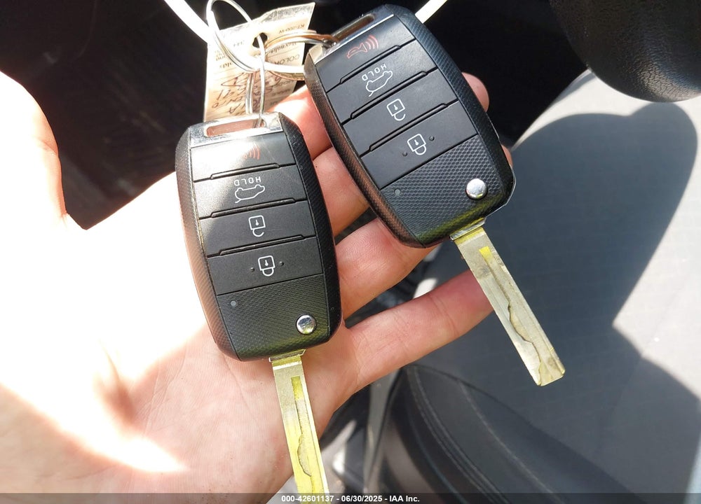 2020 KIA SORENTO VIN: 5XYPGDA34LG655691
