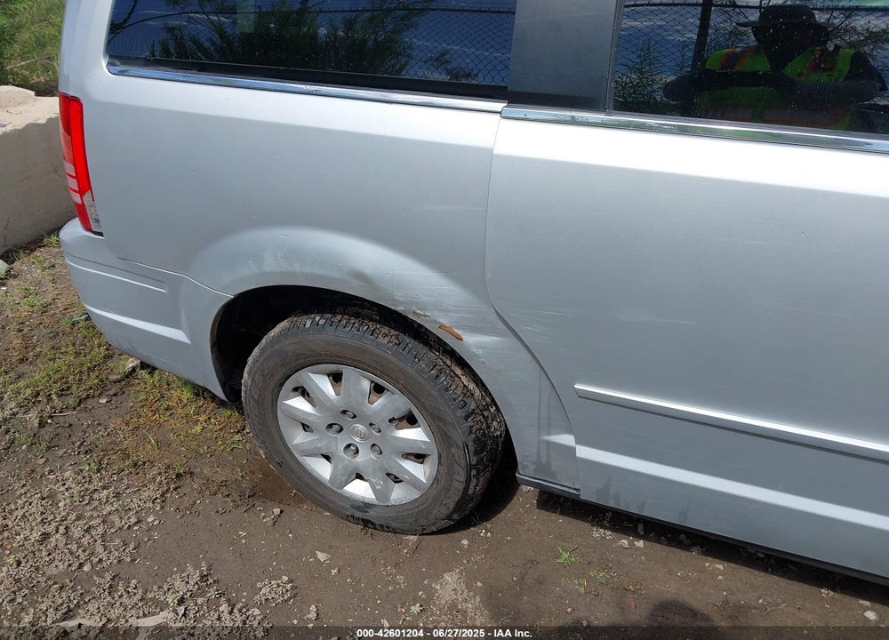 2009 CHRYSLER TOWN & COUNTRY LX VIN: 2A8HR44E89R630611