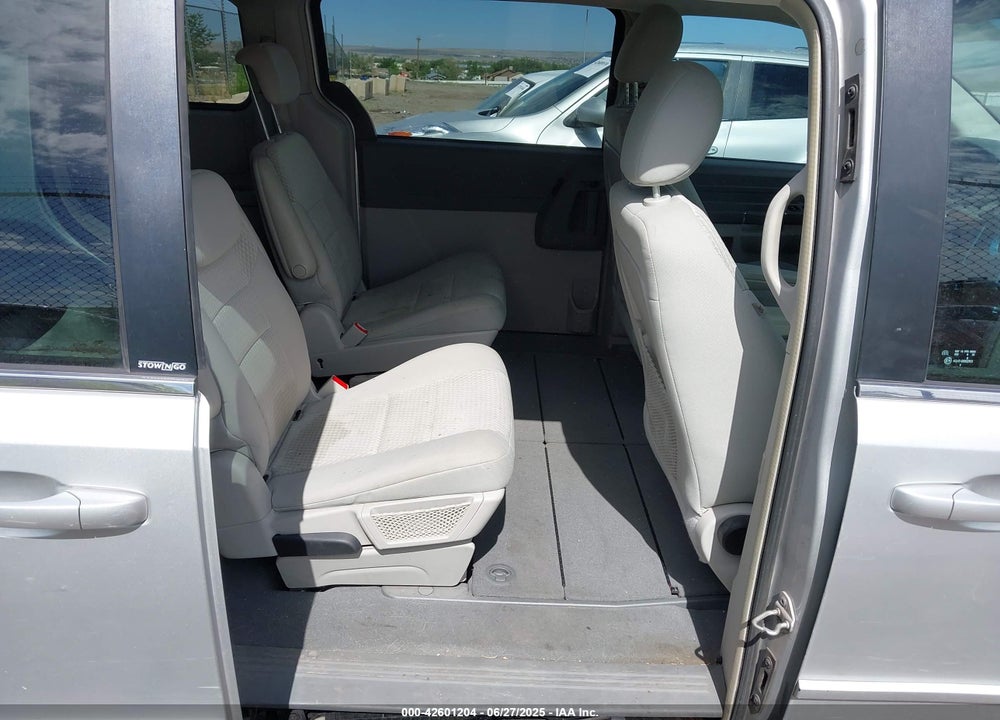 2009 CHRYSLER TOWN & COUNTRY LX VIN: 2A8HR44E89R630611