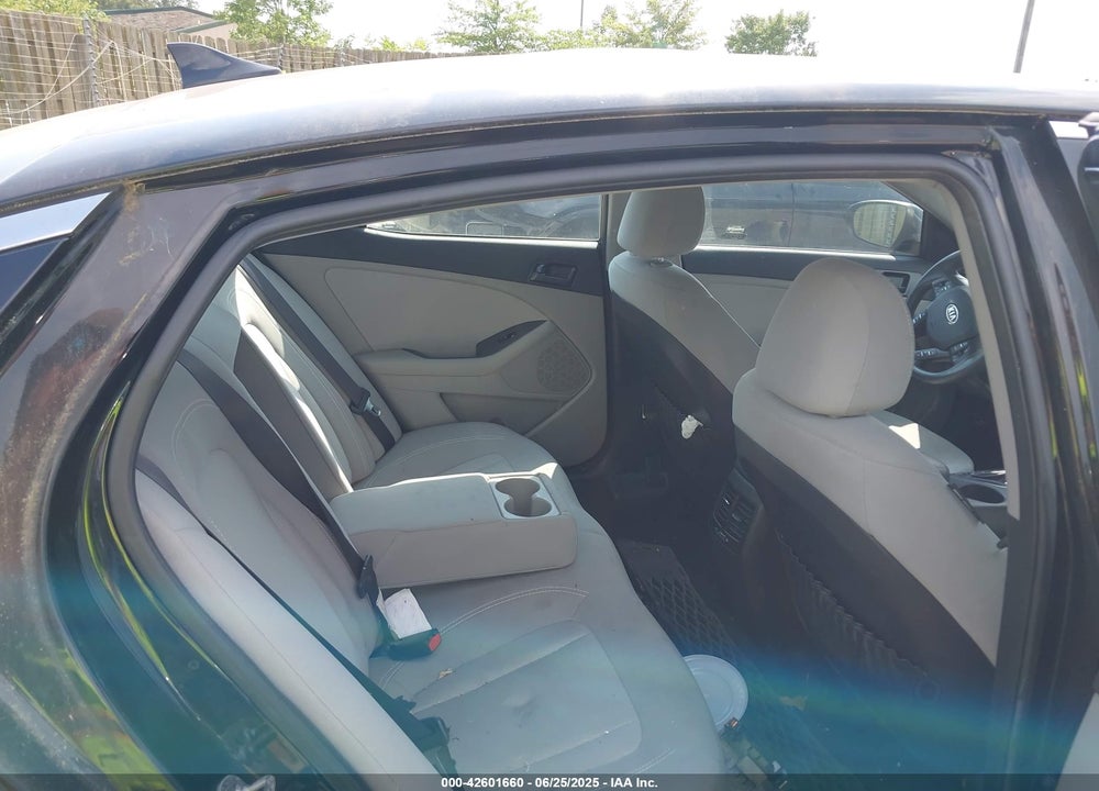 2011 KIA OPTIMA VIN: KNAGM4A77B5175273