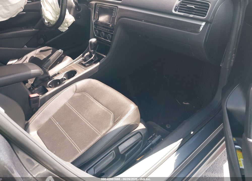 2018 VOLKSWAGEN PASSAT VIN: 1VWBA7A38JC020260