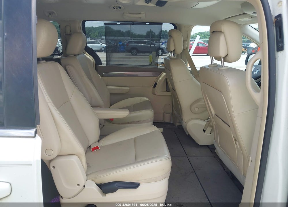 2010 VOLKSWAGEN ROUTAN SE VIN: 2V4RW3D13AR388199