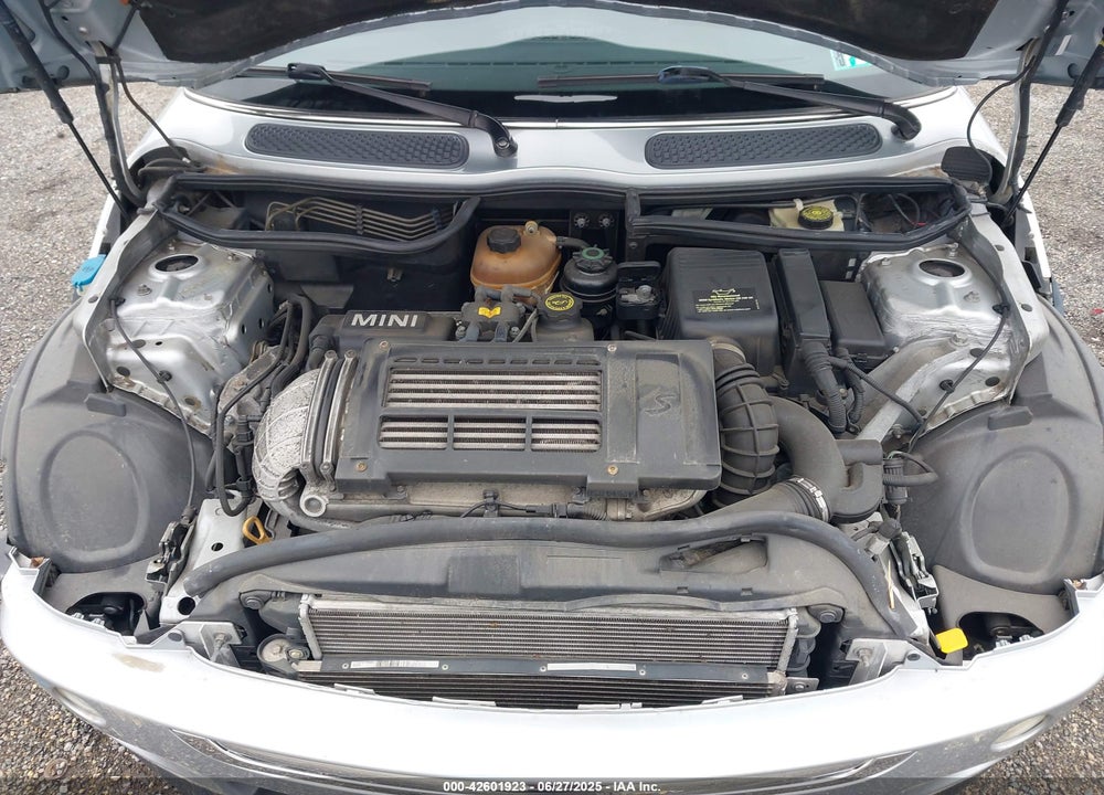 2006 MINI COOPER S VIN: WMWRE33556TJ37120