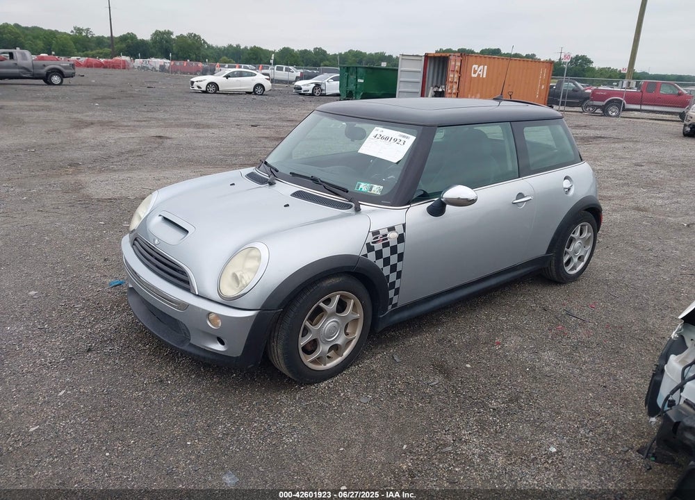 2006 MINI COOPER S VIN: WMWRE33556TJ37120