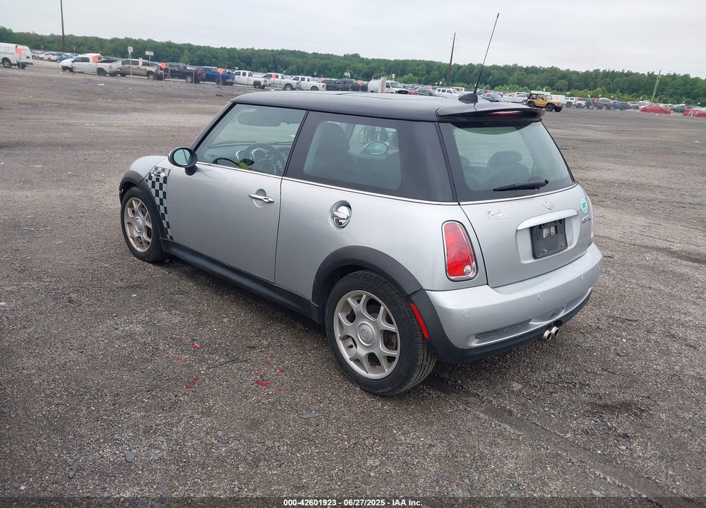 2006 MINI COOPER S VIN: WMWRE33556TJ37120