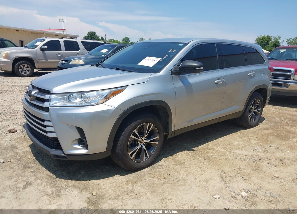 2019 TOYOTA HIGHLANDER LE VIN: 5TDZARFH0KS061239
