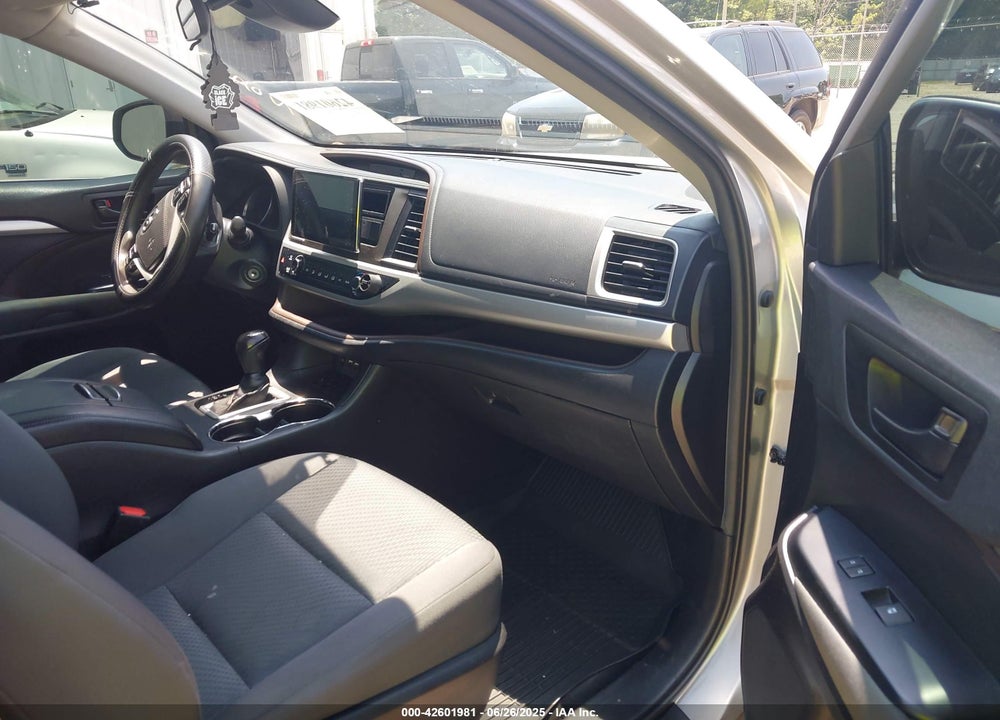 2019 TOYOTA HIGHLANDER LE VIN: 5TDZARFH0KS061239