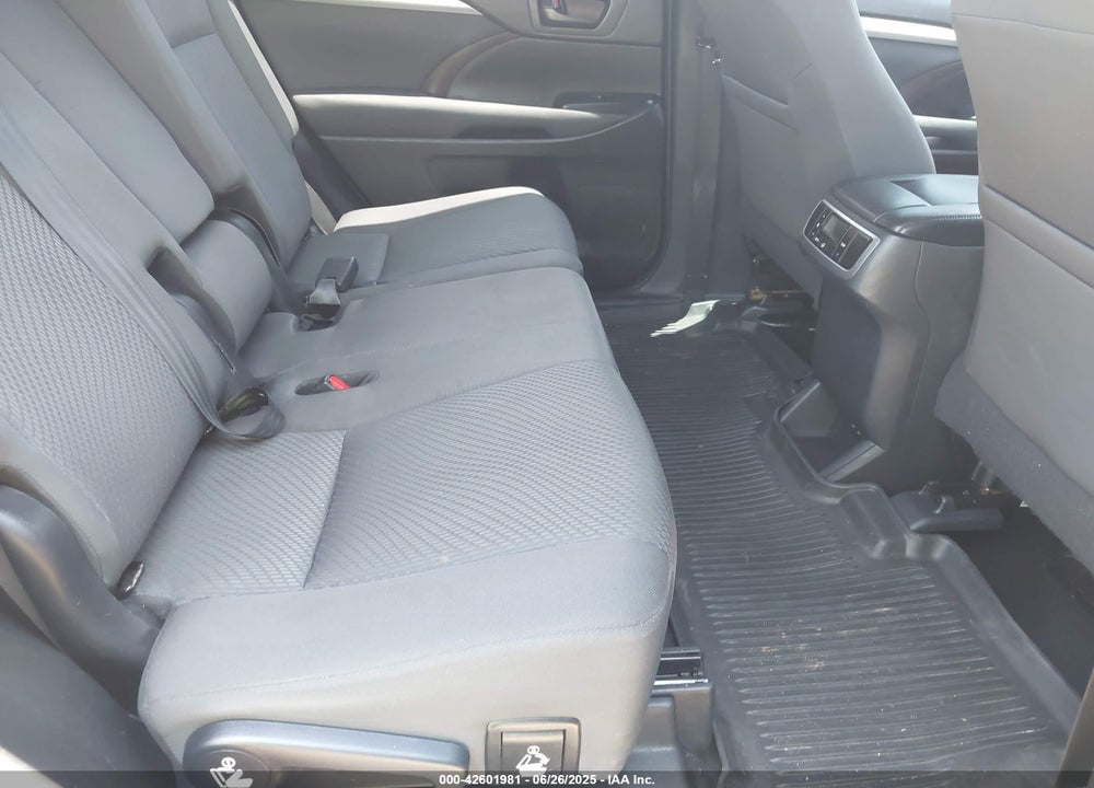 2019 TOYOTA HIGHLANDER LE VIN: 5TDZARFH0KS061239