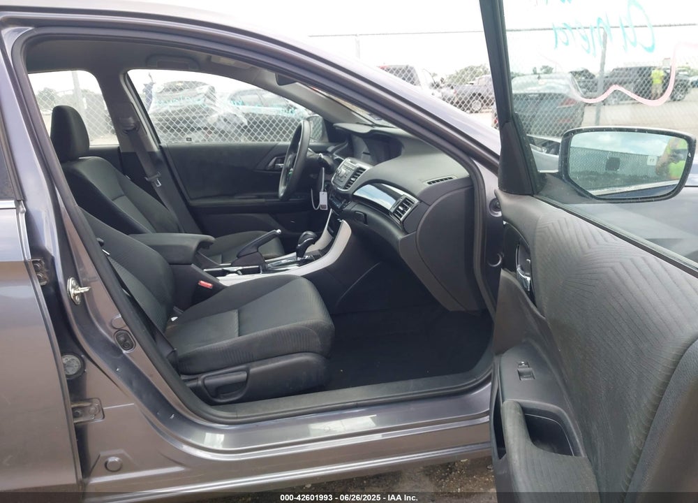 2017 HONDA ACCORD VIN: 1HGCR2F38HA136772