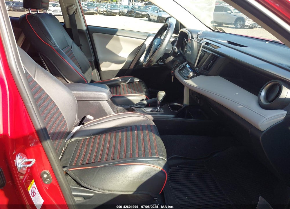 2017 TOYOTA RAV4 VIN: JTMRFREV8HJ123081