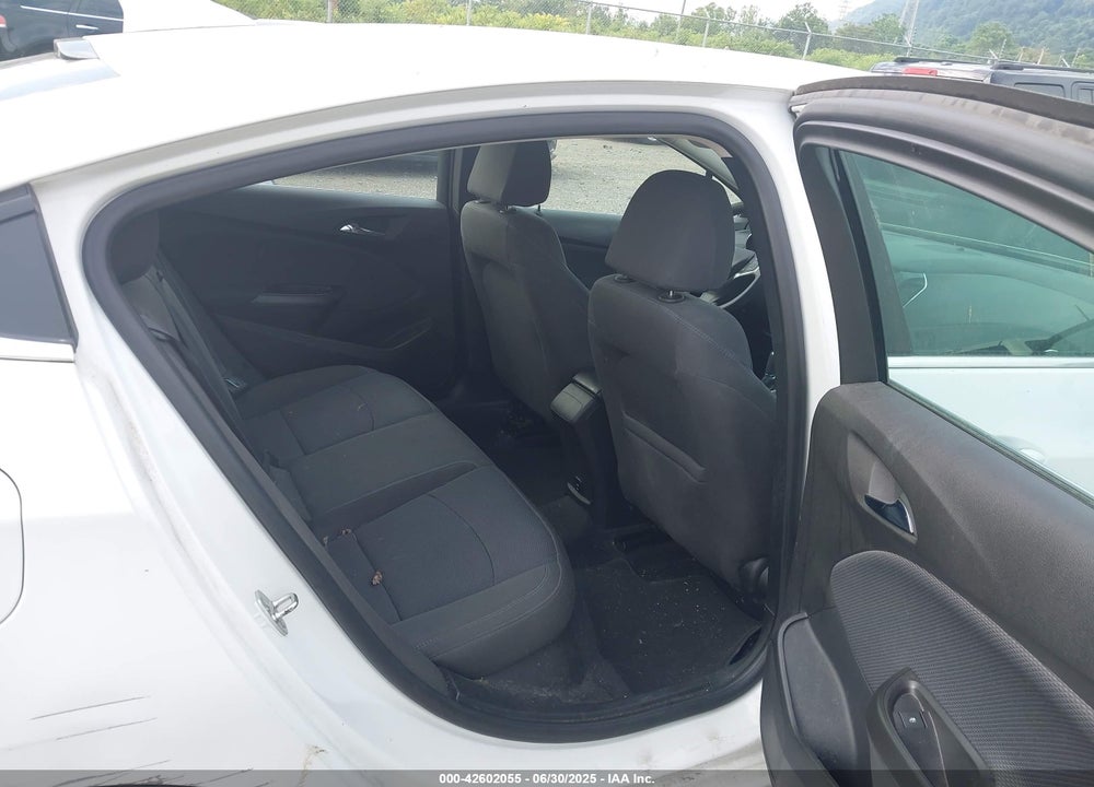 2018 CHEVROLET CRUZE VIN: 1G1BE5SM8J7228692